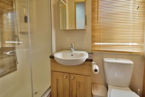 Shower room- click for photo gallery